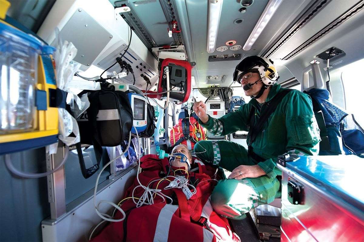 Oxygen ambulance with high-flow oxygen system